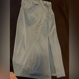 Teal maybe green depends on what you’re wearing with it